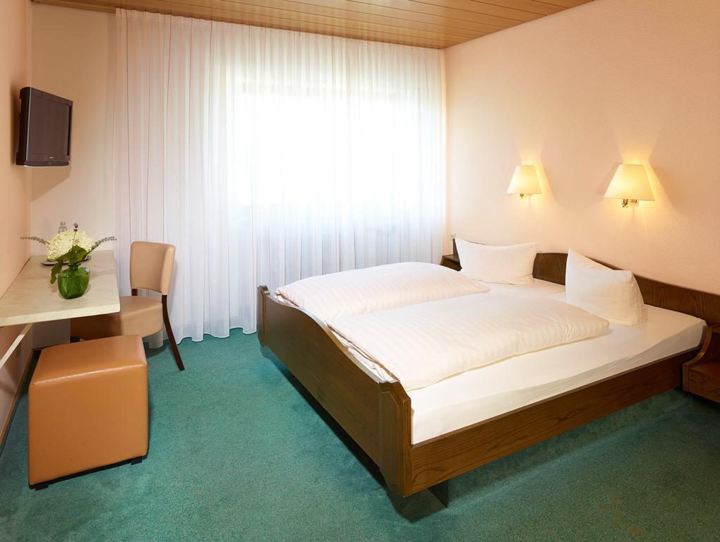 Hotel Loesch Pfaelzer Hof Römerberg Szoba fotó